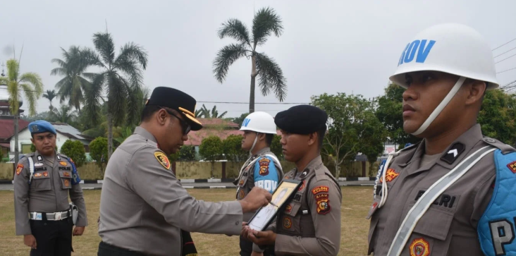 Kapolres Kampar Pimpin Upacara PTDH Personil